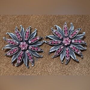 Beautiful Flower Pendant and Brooch Set